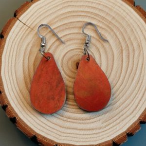 Pendientes rojos con forma de gota